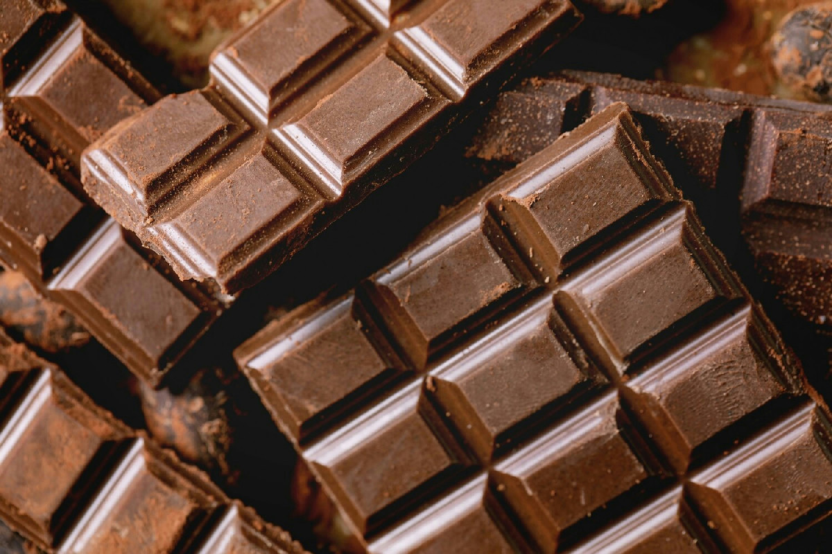 Cioccolato fondente anti-age: quanto mangiarne per rallentare l'invecchiamento