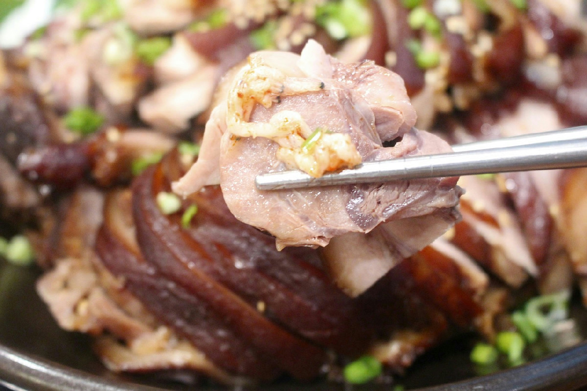 L’arista di maiale perfetta con patate croccanti: 5 passaggi per un piatto tenero e irresistibile