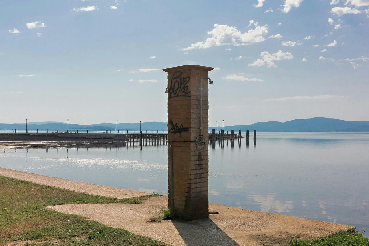 Questo borgo umbro vanta antiche mura ciclopiche e strade che si intrecciano in un abbraccio storico