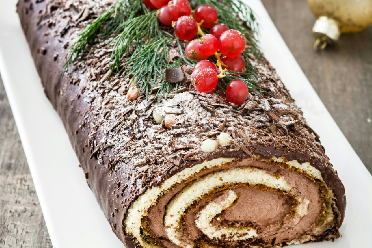 Rotolo di Natale senza glutine e lattosio: dolce soffice e goloso per le feste in famiglia