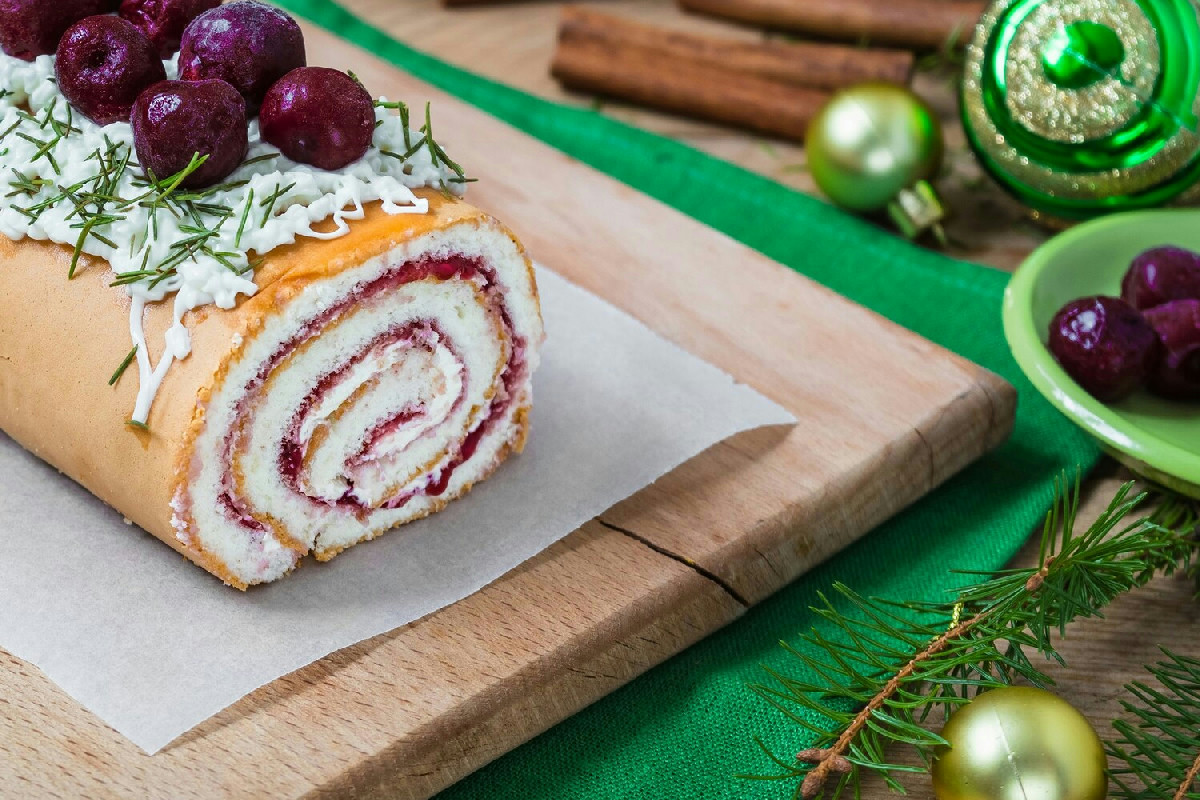 Rotolo di Natale senza glutine e lattosio: dolce soffice e goloso per le feste in famiglia